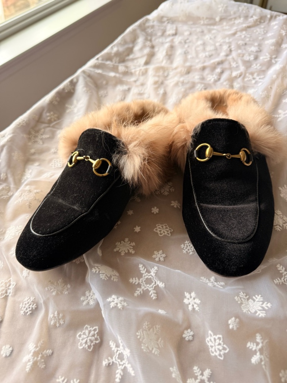 Black Velvet Horsebit Mule Slippers Faux Fur Lined Cozy Chic Loafers Size 6/7 - Picture 3 of 5